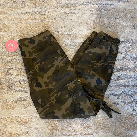 NWT Lilly’s Kloset Camouflage Cargo Jogger Pants - Picture 4 of 5